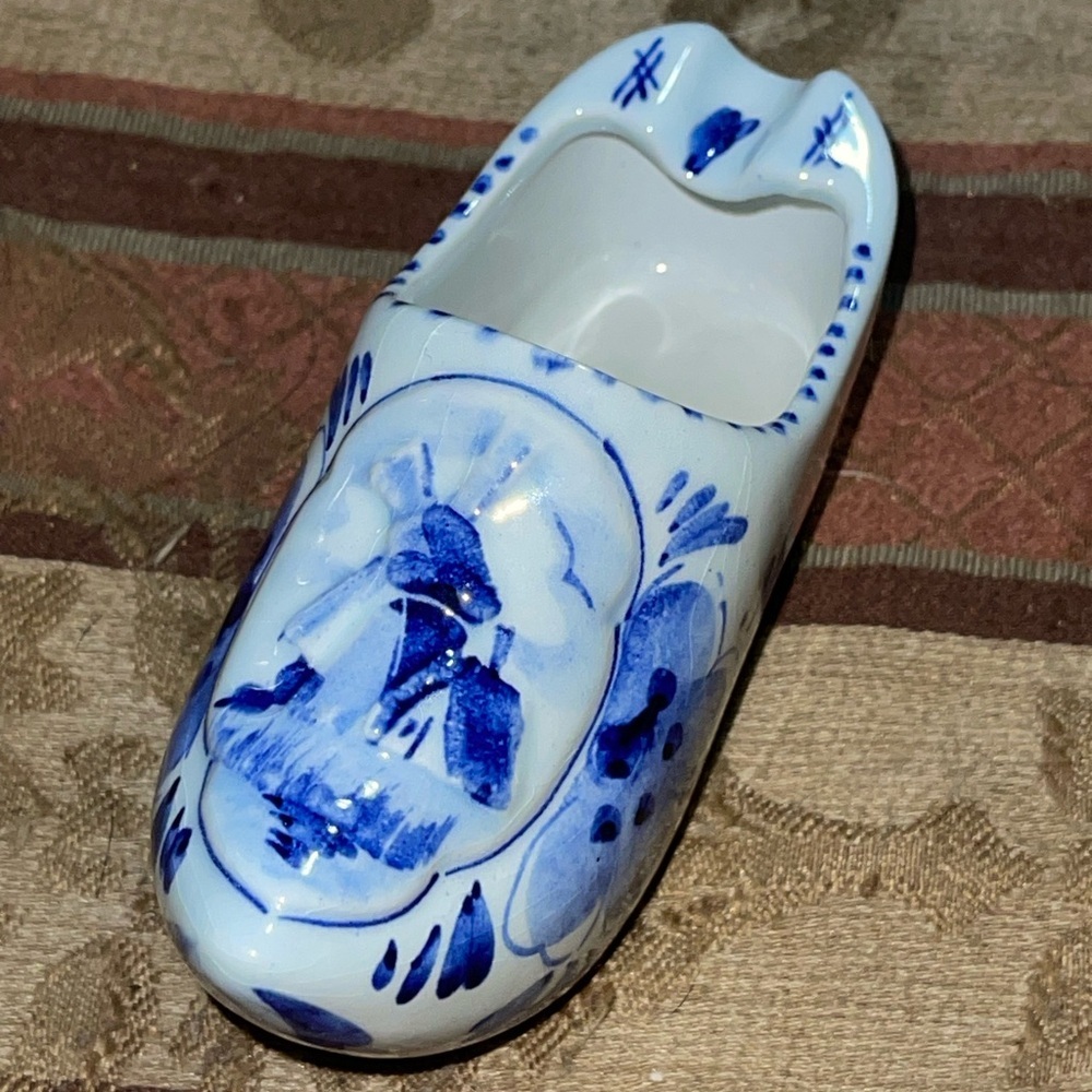 Vintage delft porcelain shoe ashtray